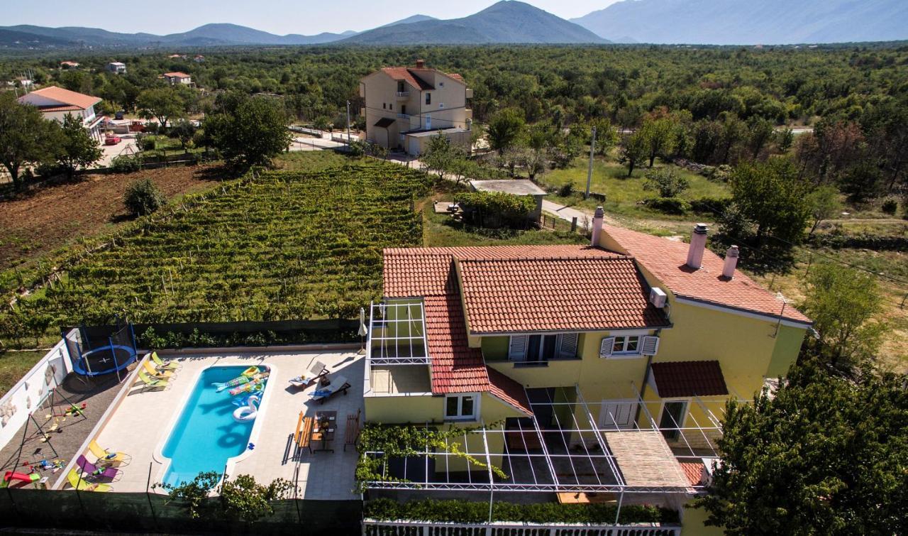 Holiday Residence Maja Katuni Exterior photo