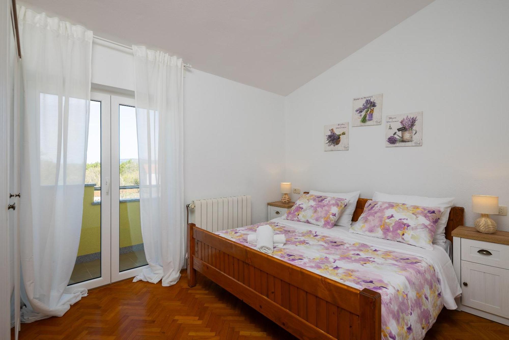 Holiday Residence Maja Katuni Exterior photo